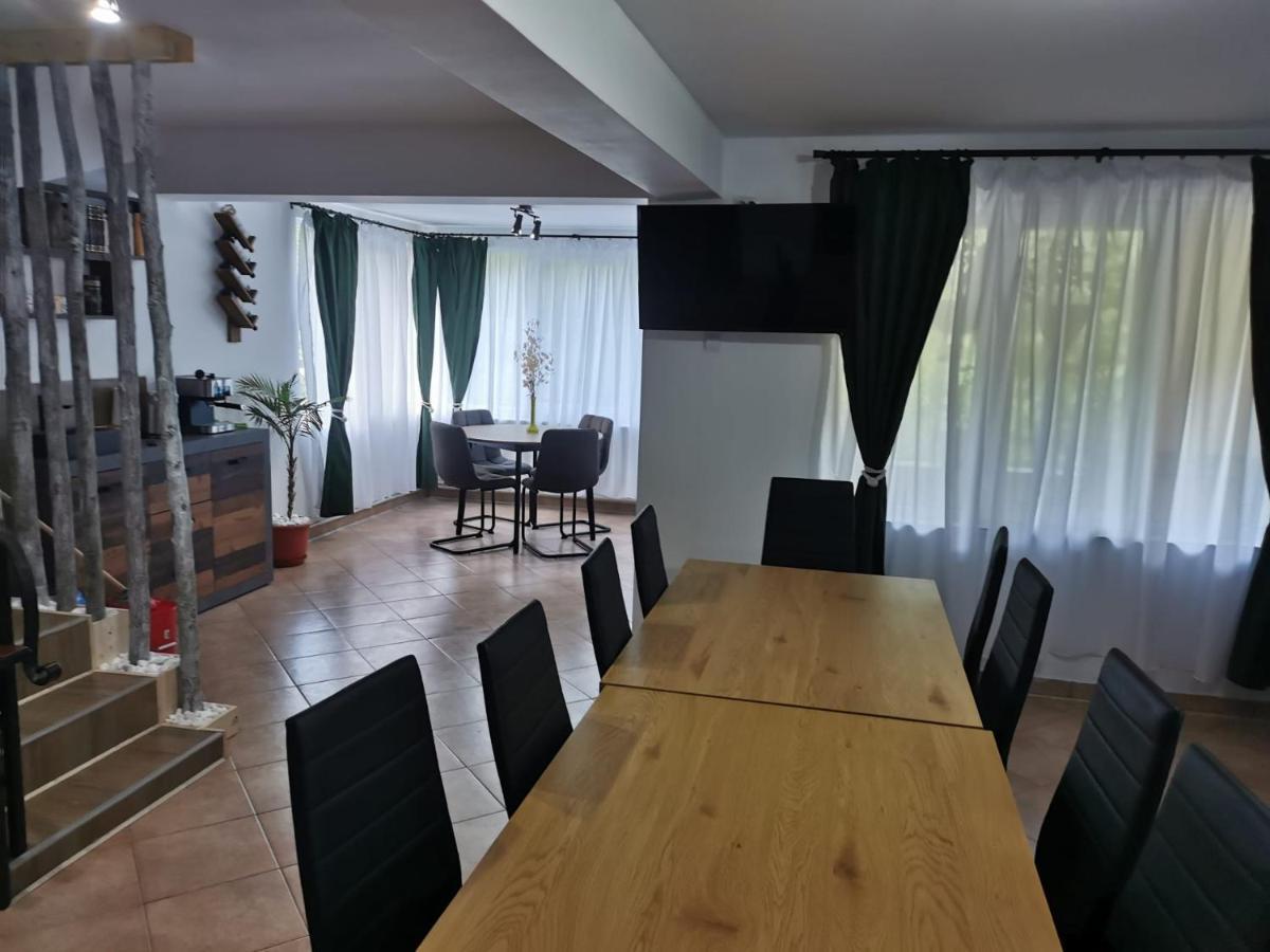 Отель Casa Noastra Оршова Экстерьер фото